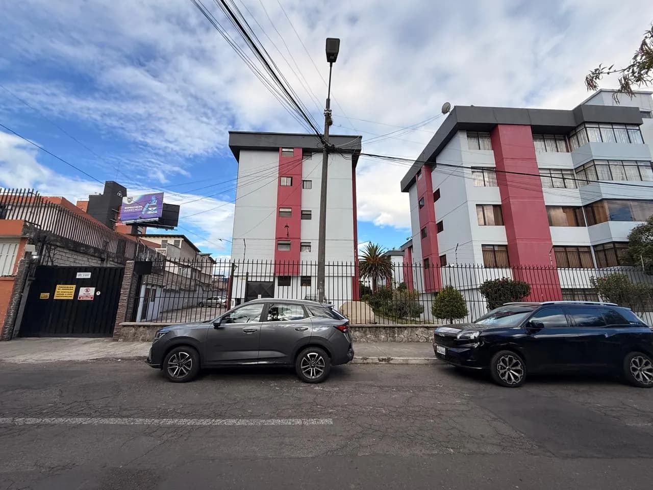 Venta de amplió departamento en el Conjunto Edificio Multifamiliar El Batán — foto 1