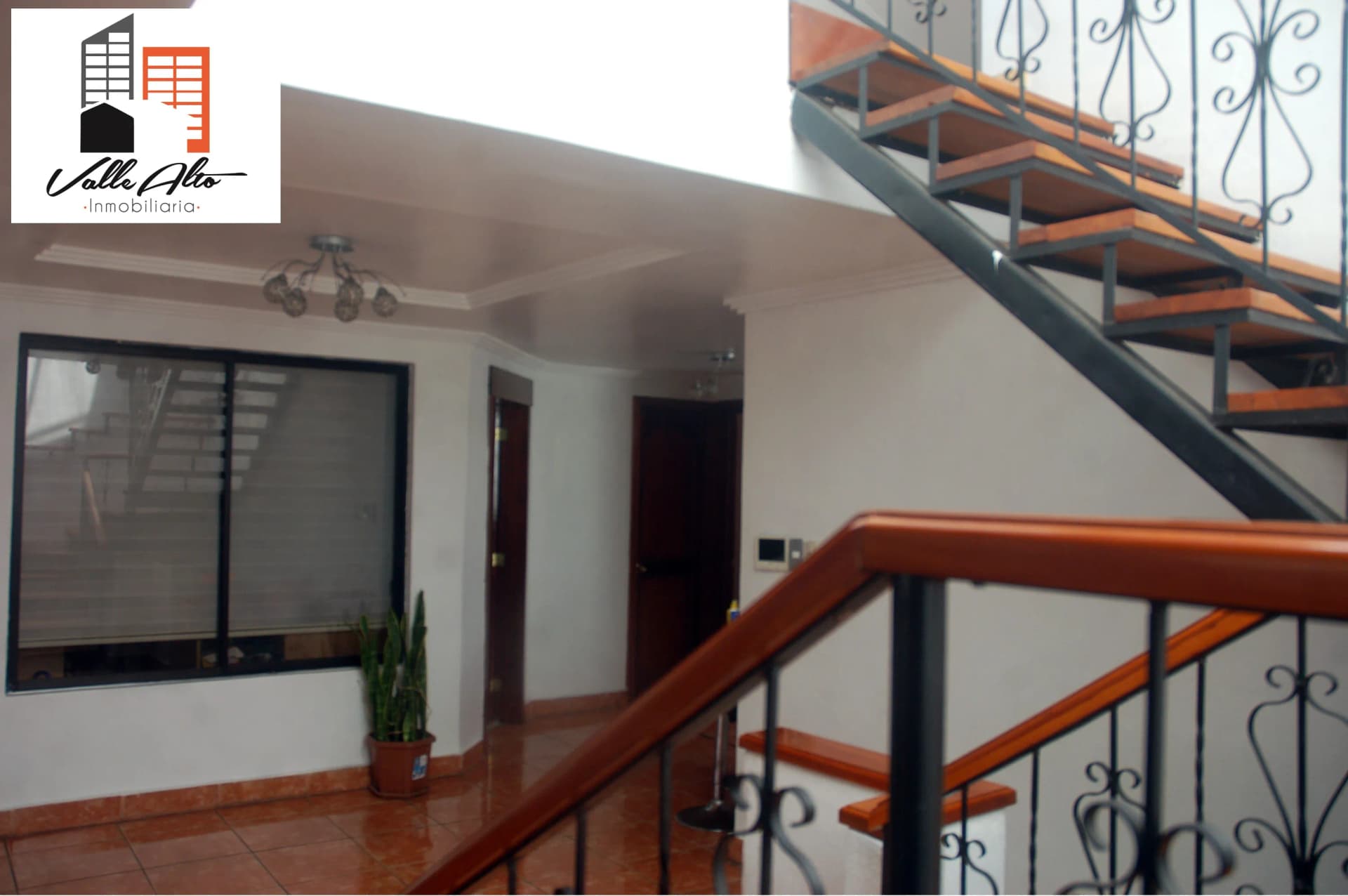 CASA DE DOS DEPARTAMENTOS + SUITE. — foto 8