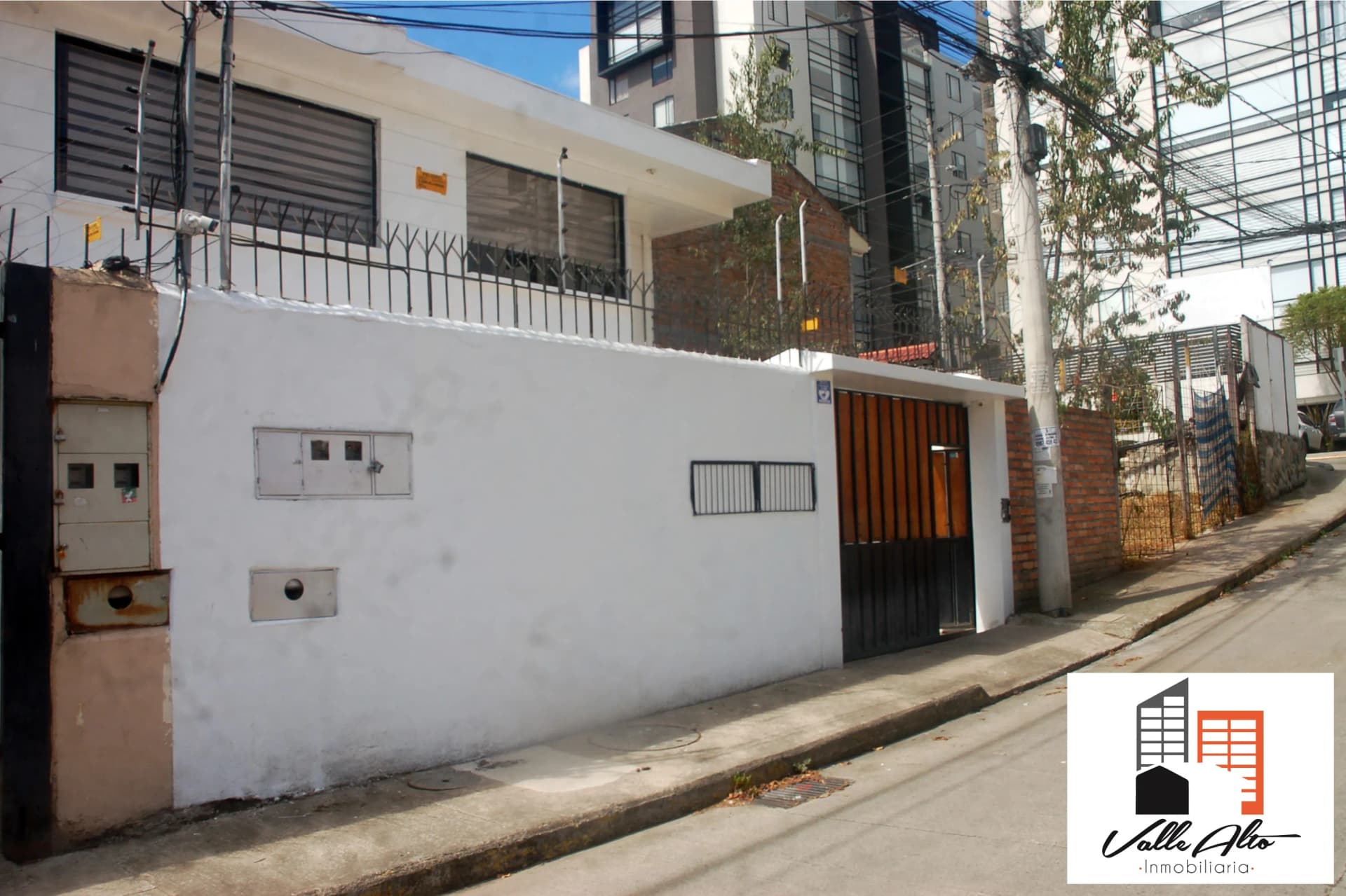 CASA DE DOS DEPARTAMENTOS + SUITE. — foto 2