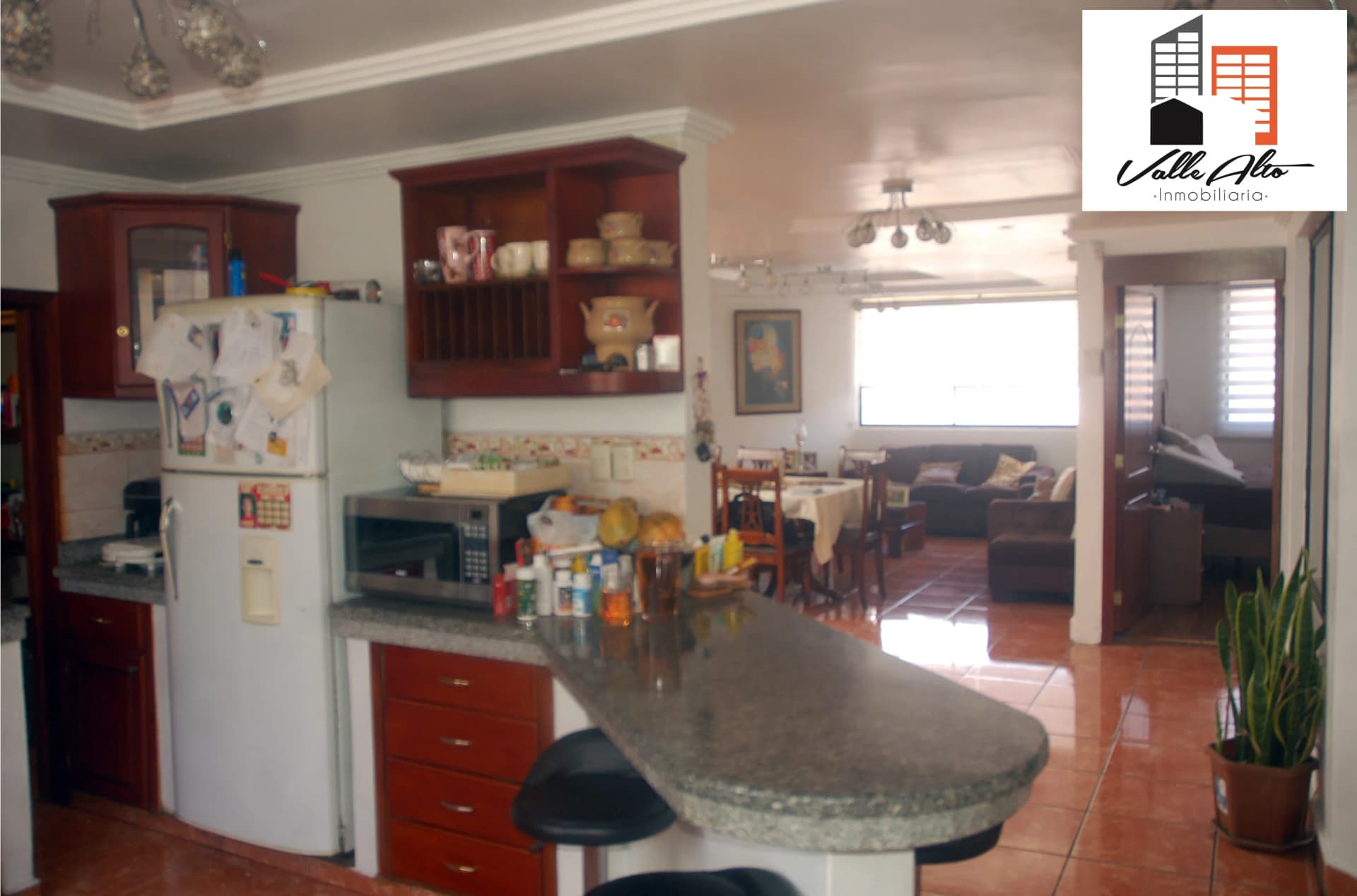 CASA DE DOS DEPARTAMENTOS + SUITE. — foto 9