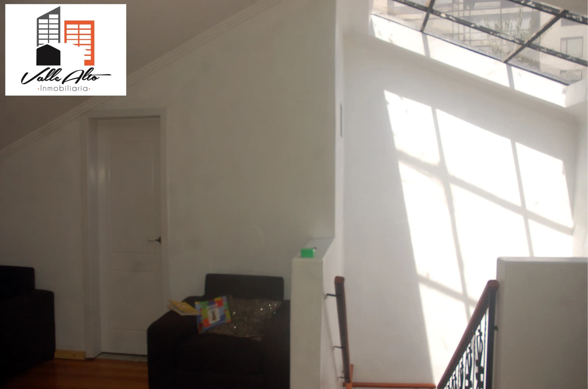 CASA DE DOS DEPARTAMENTOS + SUITE. — foto 14