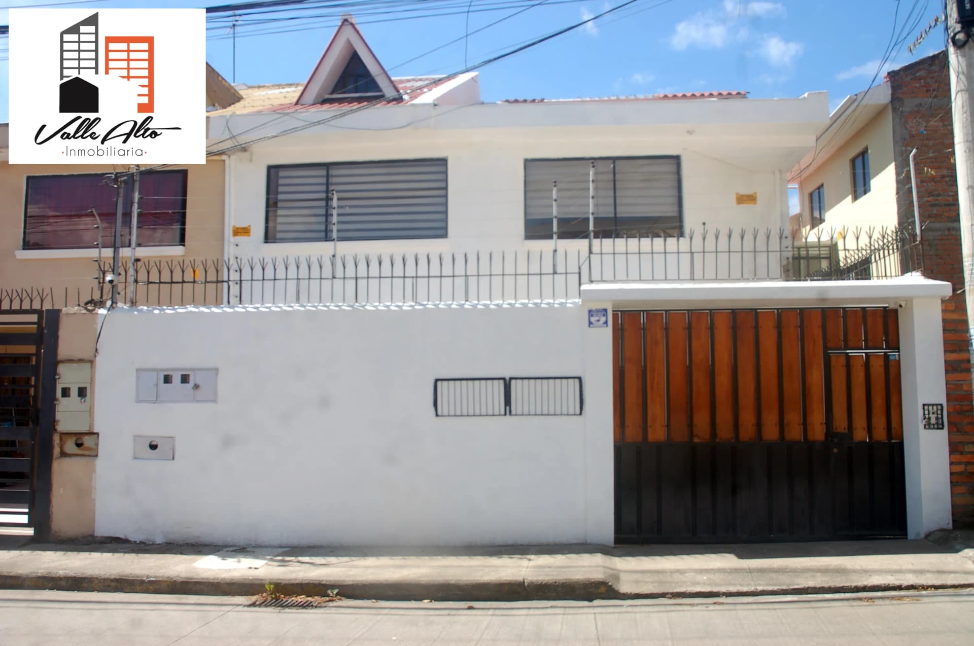 CASA DE DOS DEPARTAMENTOS + SUITE. — foto 1