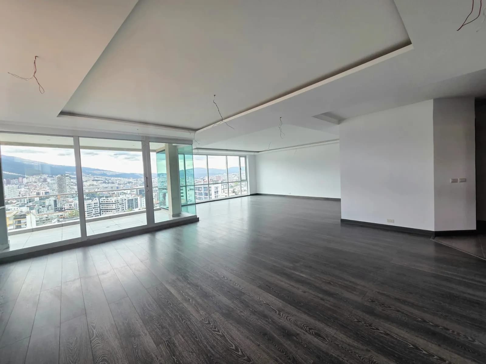DEPARTAMENTO DE LUJO A ESTRENAR – BELLAVISTA, QUITO — foto 1