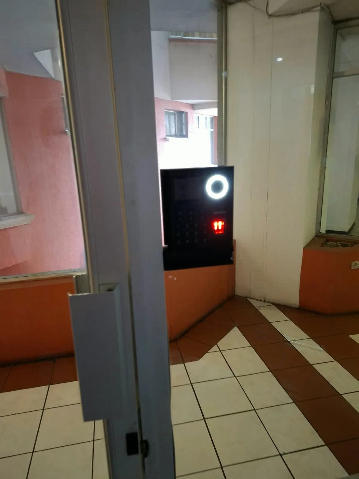 ¡DEPARTAMENTO EN VENTA EN EL NORTE DE QUITO! — foto 2