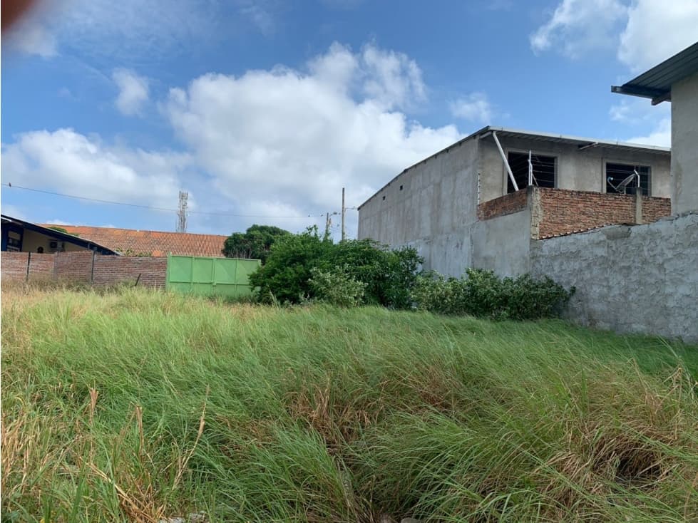 En venta terreno comercial Av 4 de Noviembre Manta — foto 3