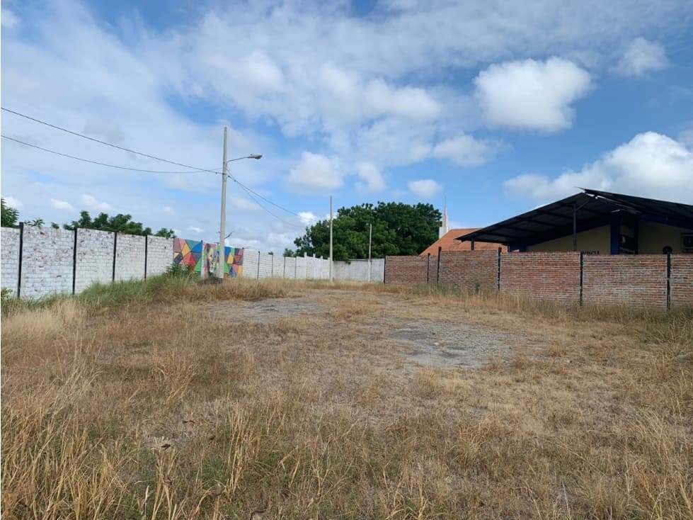 En venta terreno comercial Av 4 de Noviembre Manta — foto 4