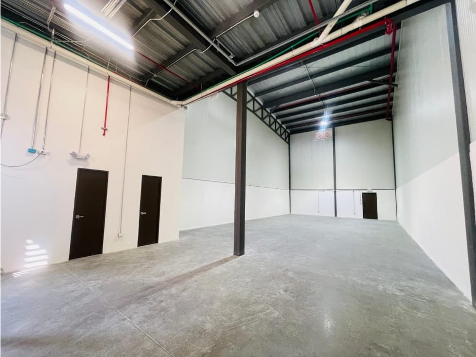 SE ALQUILA BODEGA EN ALMAX PLUS — foto 2