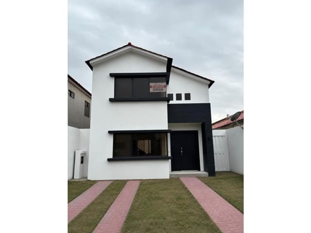 ALQUILO CASA EN CIUDAD CELESTE