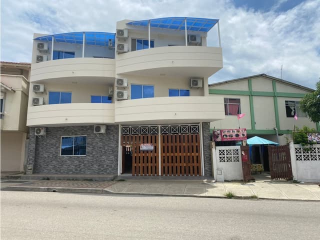 SE VENDE HOTEL EN PLAYAS DIAGONAL AL SHOPPING