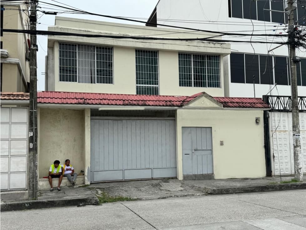 Propiedad en Vernaza Norte, Casa 2 pisos con terraza. — foto 1
