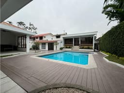 Casa con Piscina en Ceibos totalmente amoblada