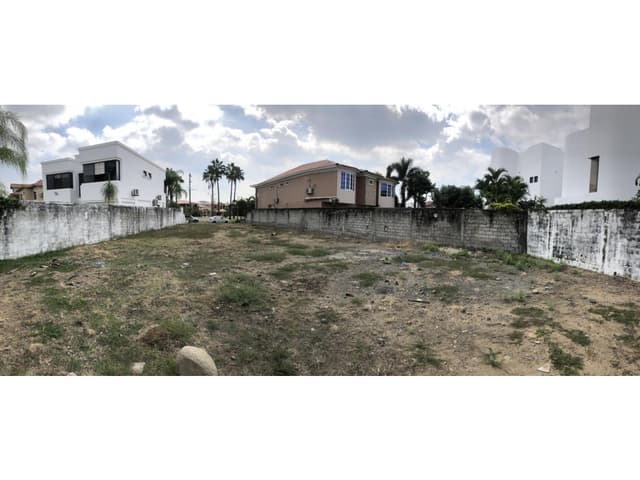 TERRENO DENTRO DE LA URBANIZACION SANTA MARIA CASA GRANDE