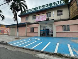 Clínica Azuay Dirección Tulcán y Azuay Con equipos