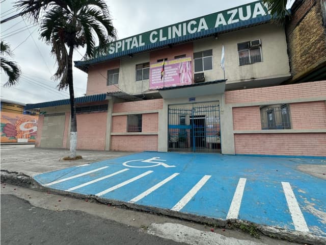 Clínica Azuay Dirección Tulcán y Azuay Con equipos