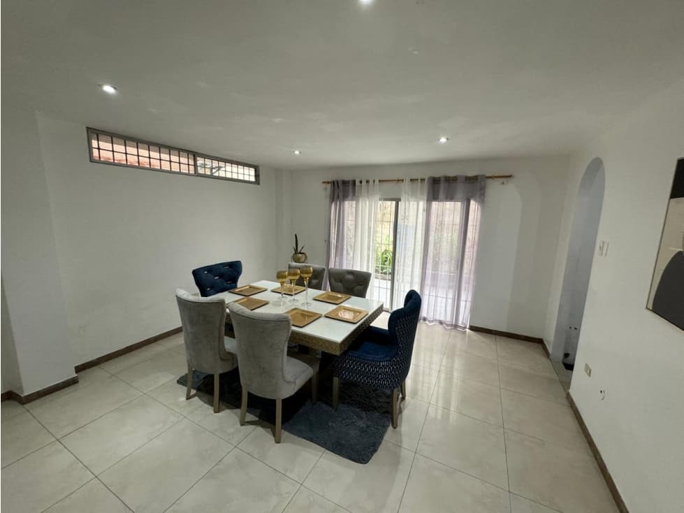 Propiedad en Vernaza Norte, Casa 2 pisos con terraza. — foto 2