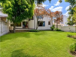 Casa exclusivaen renta en Auqui Chico Cumbayá con Jardín y seguridad