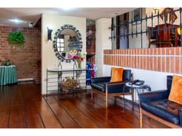 VENDO CASA GRANDE EN EL SECTOR RUMIPAMBA CENTRO NORTE DE QUITO