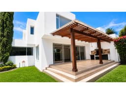 Casa en venta en La Viña Tumbaco no adosada jardín