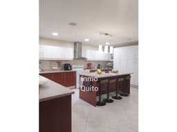 Casa con jarin en venta cerca del Club Rancho San Francisco