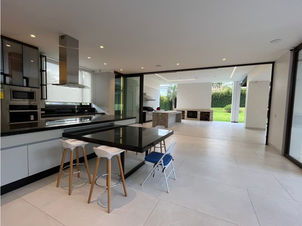 Casas de Venta en Cumbayá a estrenar con Ascensor y Jardín — foto 3