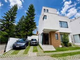 Casa con ascensor en venta en Tumbaco sector Megakiwi