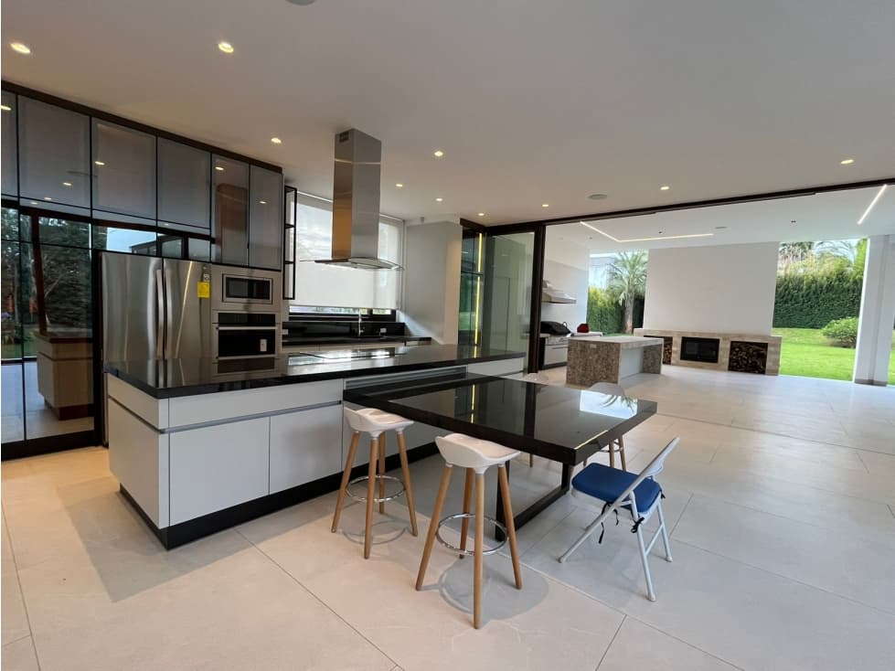 Casas de Venta en Cumbayá a estrenar con Ascensor y Jardín — foto 2