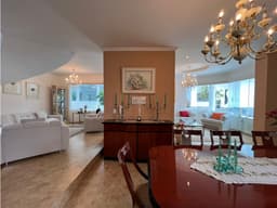 Casa en venta en Cumbayá con vist Urbanización La Católica Quito