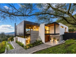 Casa de lujo en renta en Tumbaco Pacho Salas 4 suites y jardín