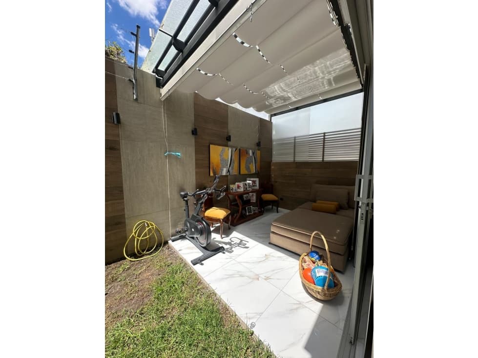 Casa en Venta Moderna 3 Dormitorios Av. Intervalles Cumbayá — foto 2