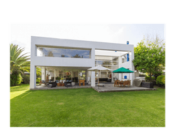 Casa de lujo en venta Rancho San Francisco Cumbayá jardín 500m²