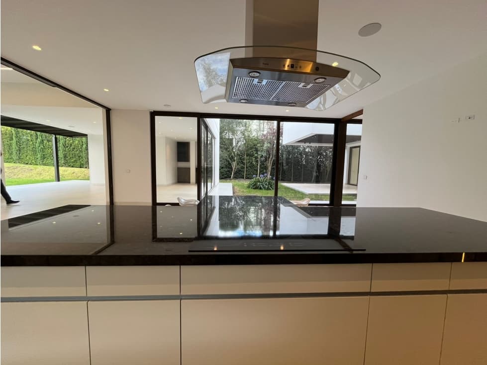 Casas de Venta en Cumbayá a estrenar con Ascensor y Jardín — foto 6
