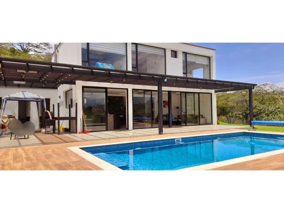 Casa con Piscina en Venta Tumbaco 2.200 m² Terreno — foto 2