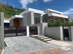 Casa de lujo en Pachosalas Cumbaya con jardin, Innova Real Estate