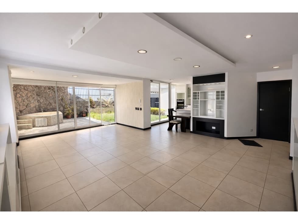 DEPARTAMENTO CON PATIO Y JACUZZI | LA PRIMAVERA - CUMBAYÁ | VENTA — foto 1