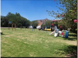 Casa en Venta en Cumbayá cerca Paseo San Francisco | Piscina