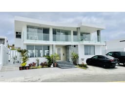 CASA MODERNA A ESTRENAR EN URBANIZACIÓN MARINA BLUE