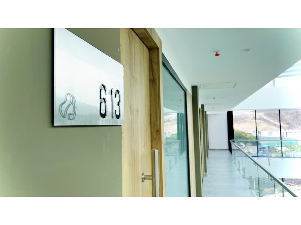 EN VENTA CONSULTORIO MÉDICO EN UMIÑAMED, MANTA — foto 3