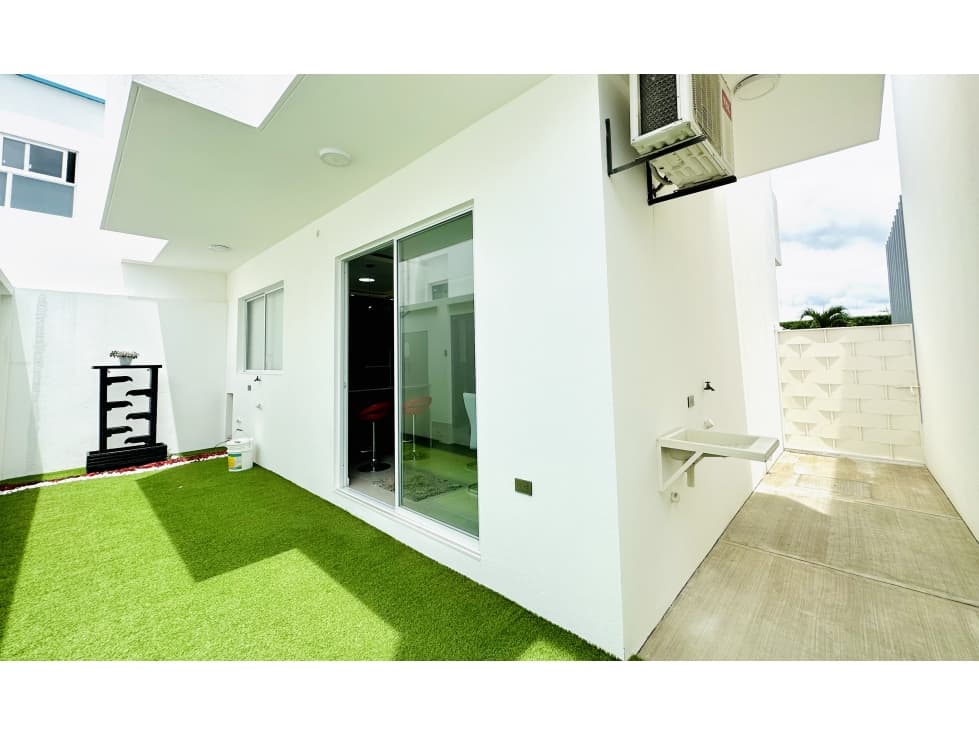 CASAS EN URBANIZACIÓN TERRAZAS DE SANTA MARÍA EN MANTA — foto 3