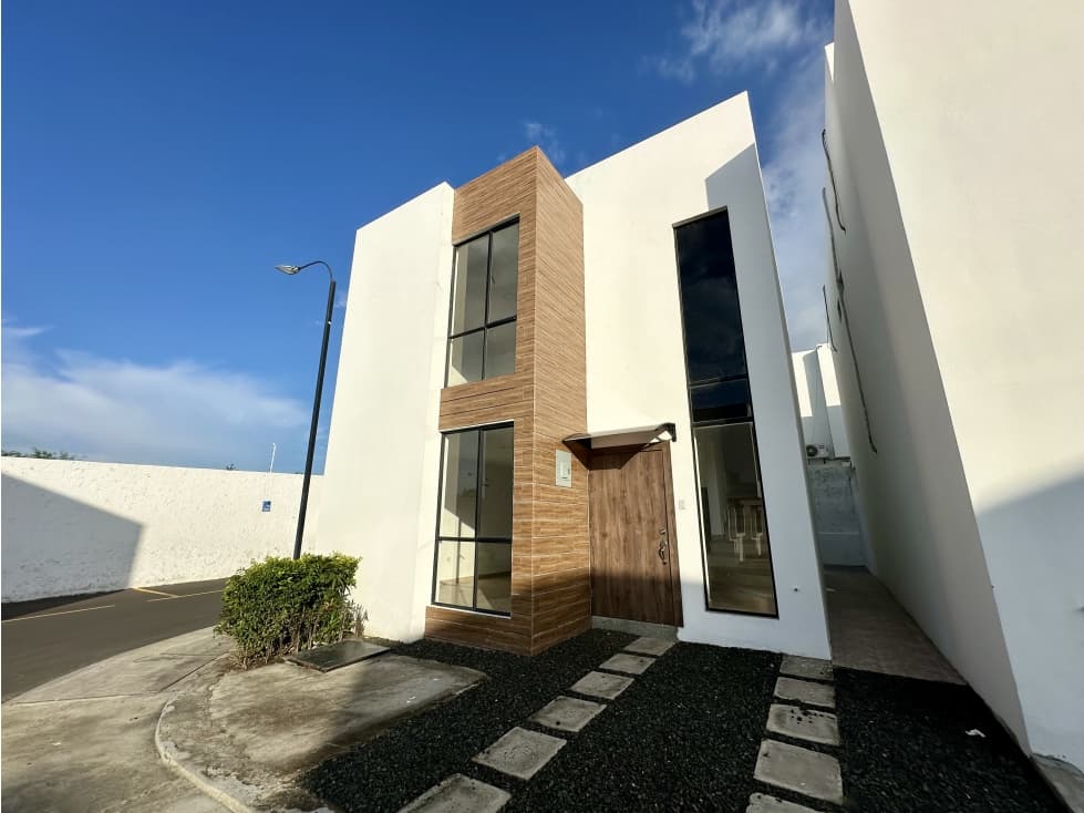 CASAS MODERNA EN VENTA EN URB PORTÓN DEL SOL - MANTA — foto 1