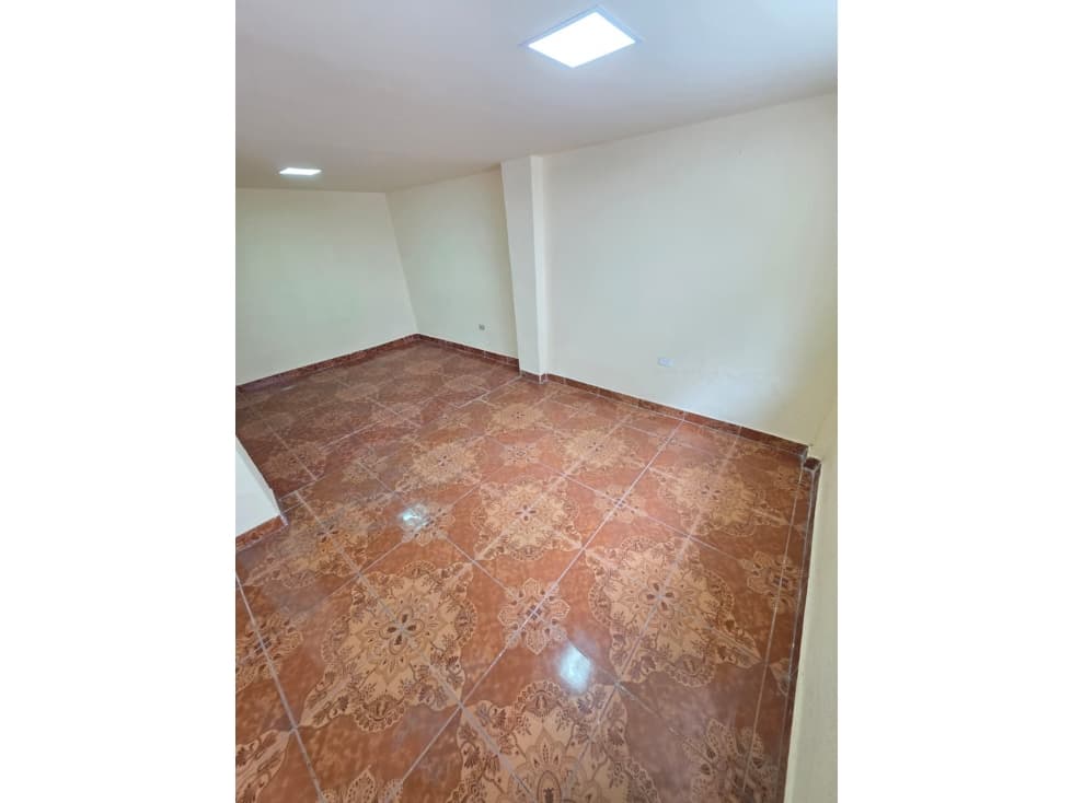 INMOPI VENDE CASA EN CONJUNTO CHILLOGALLO | IPS-0171 — foto 2