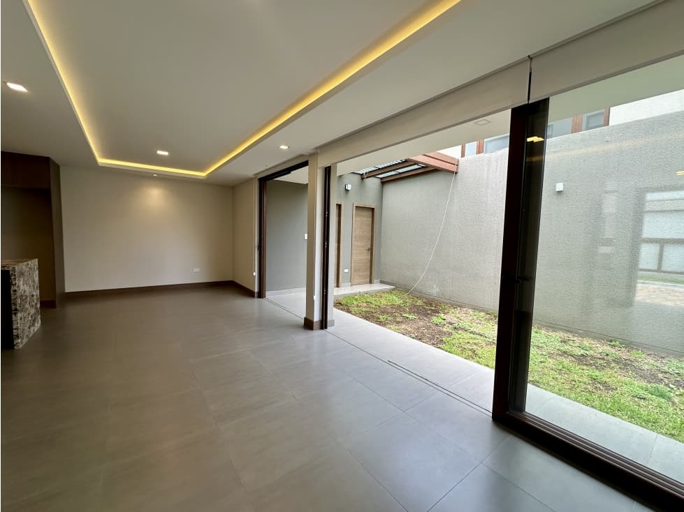 Casa VENTA Cumbayá con piscina A 1 minuto colegio Menor — foto 4