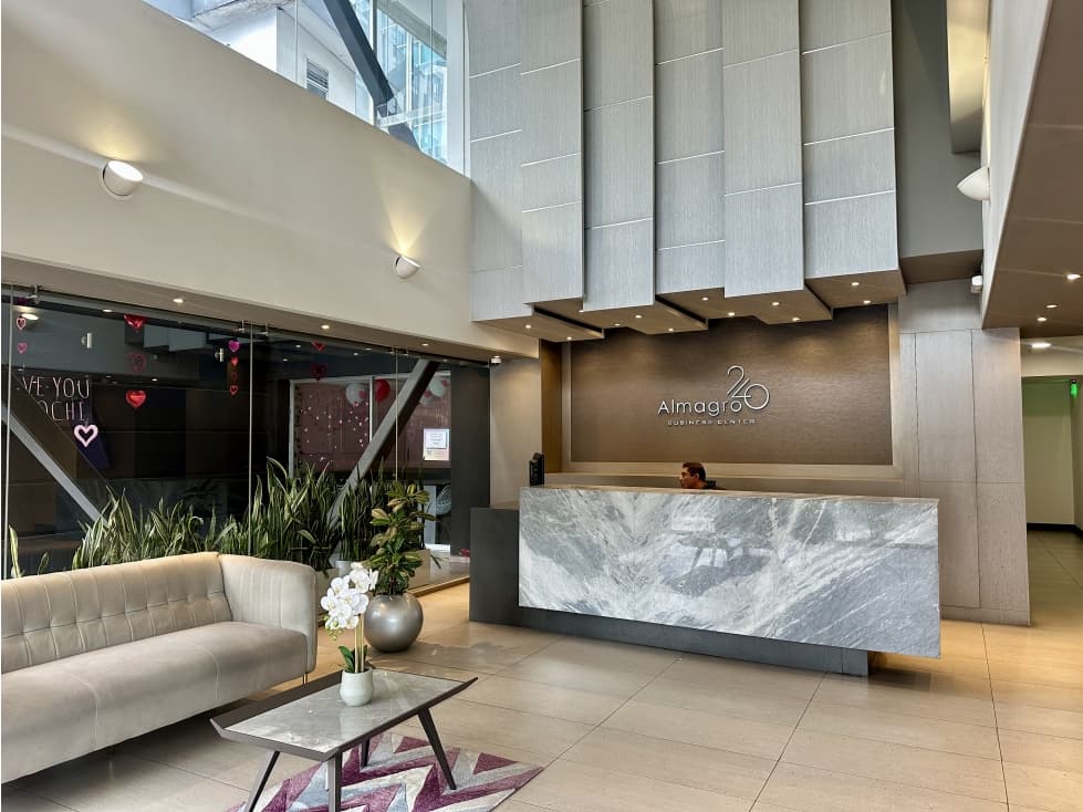 OFICINA VENTA Quito 58m2 con balcón plazaArgentina — foto 2