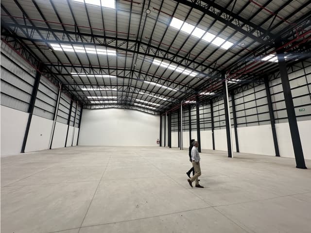 Galpón Industrial ALQUILER en Quito 5 minutos aeropuerto