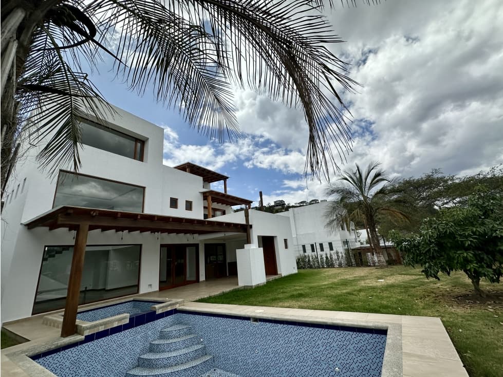 Casa VENTA Cumbayá 4 dormit estudio piscina pérgola — foto 1