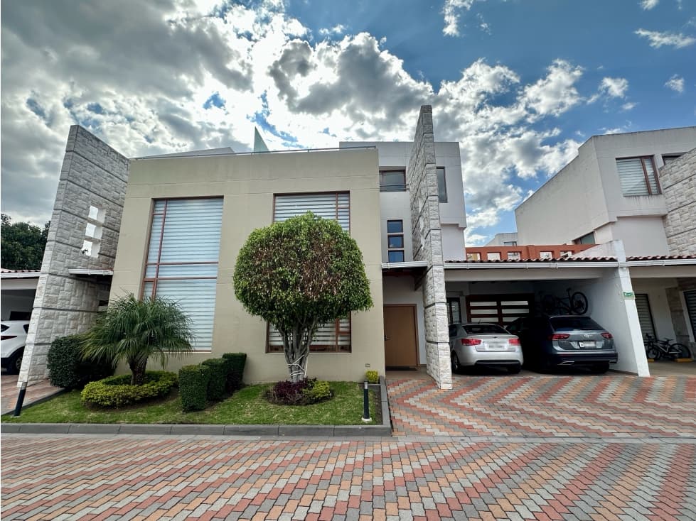 Casa VENTA Cumbayá 4 dormitorios sector La Primavera — foto 1