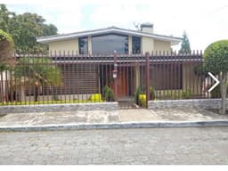 Casa VENTA Cumbayá dentro de urbaniza privada