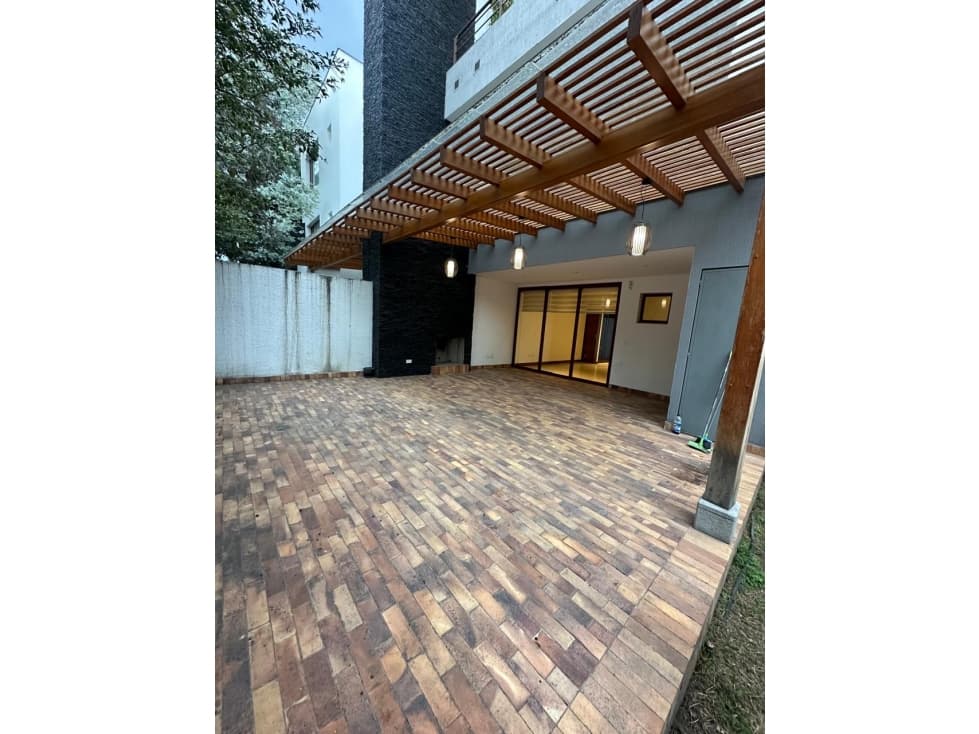 Departamento VENTA 2dormit PB conjardín Cumbayá — foto 1