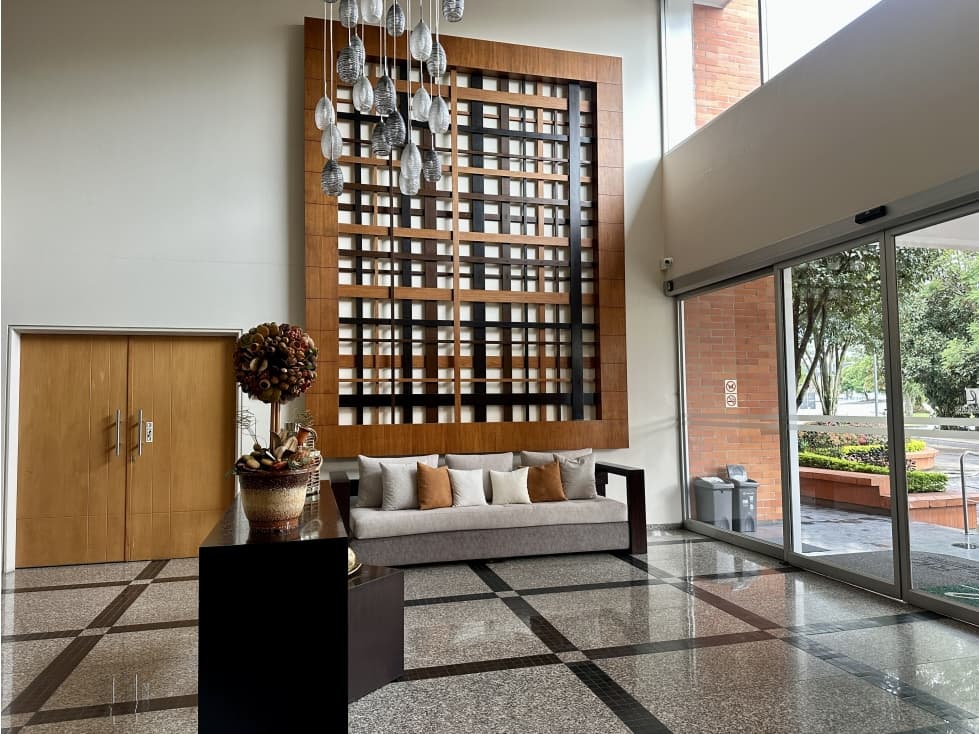 Senior Suite 2 dormitorios 93m2 con balcón CUMBAYÁ — foto 1