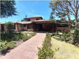 Quinta en venta 1847m2 en Tumbaco sector Intervalles