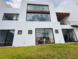 Casa VENTA 3 dormitorios CUMBAYÁ Algarrobos